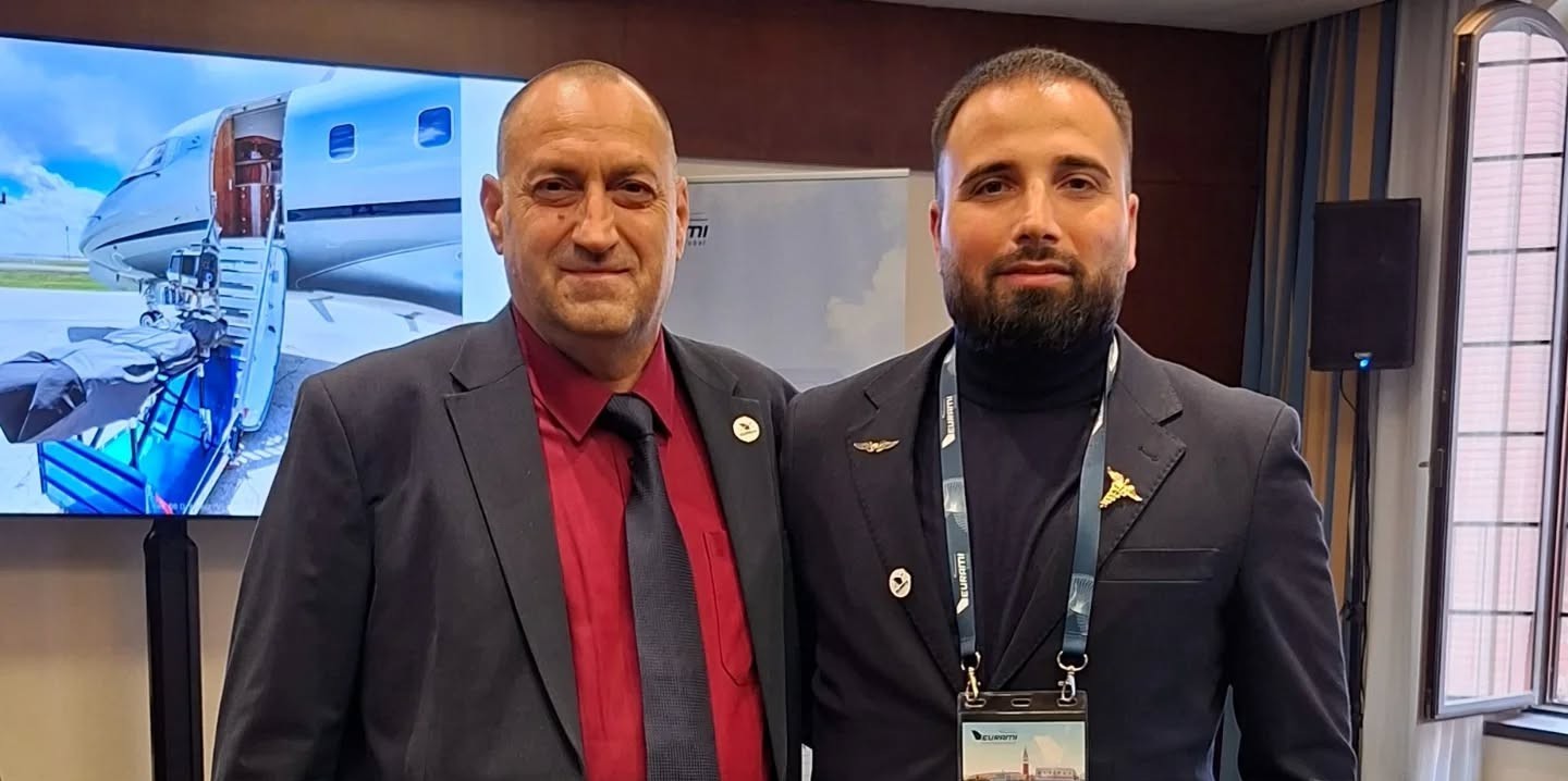 Dr. Valentin Dinga si Adrian Gabriel Simion la EURAMI Conference 2025 Veneția - echipa medicala AMEGA