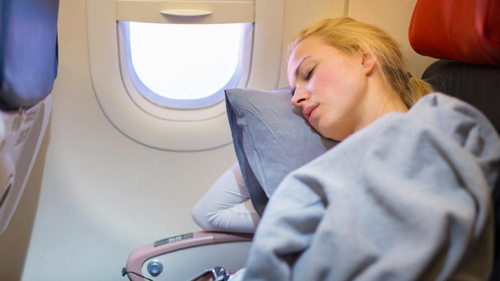 De ce obosești în avion: efectele zborului asupra organismului